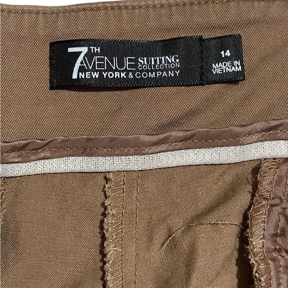 New York & Company Brown Capris - Picture 3 of 10